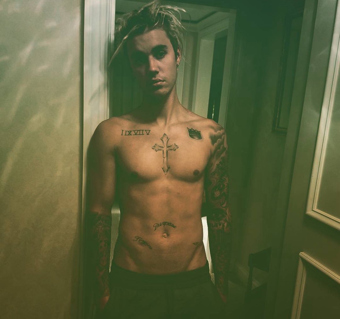 feelsbieberhode's tweet image. queria q o justin entendesse q se ele fizesse a trend no instagram e postasse um dump d 2016 aql rede ia cair