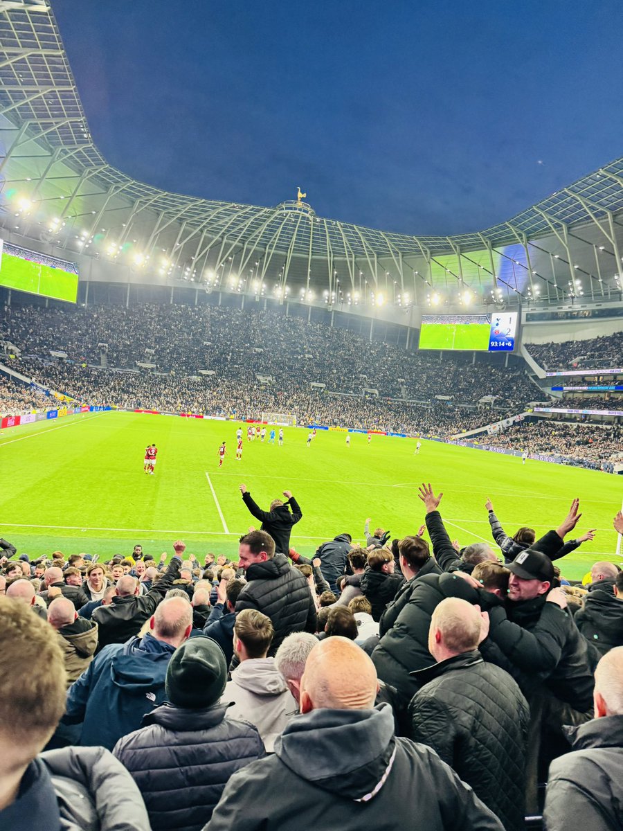 ErionStringa's tweet image. What a result…what an atmosphere…⚒️⚒️❤️