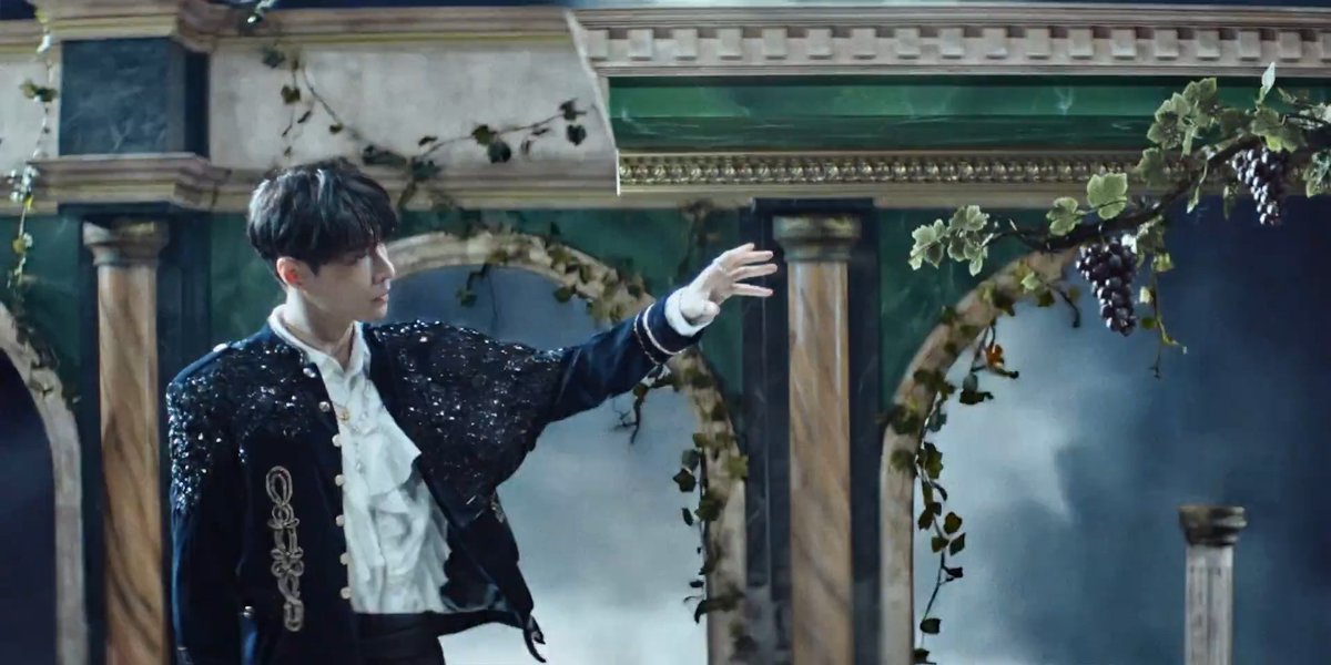 DYOcolateMint's tweet image. EXO’s 'Crown' teaser with Lay controlling vines and grapes feels deeply symbolic. Grapes and vines have long represented healing, life &amp;amp; divine connection. His healing power woven into that imagery feels intentional, like the crown is earned through restoration &amp;amp; not force.