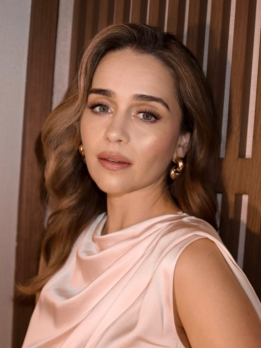 Emilia Clarke stuns in new picture.
