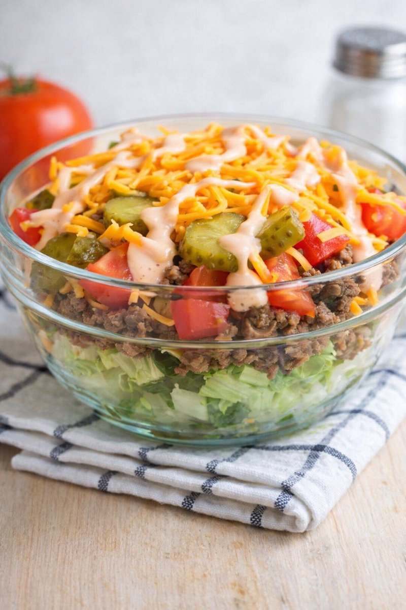 DailySimpleFood's tweet photo. 🍔 Cheeseburger Salad (Low Carb)

Ingredients (4 servings):
• 450 g ground beef
• Salt &amp; pepper
• Iceberg lettuce
• 2 tomatoes
• Pickles
• 115 ml mayonnaise
• 2 tbsp mustard
• 1 tbsp vinegar
• Paprika powder
• 100 g shredded cheddar https://t.co/E6Hno7z4Pl