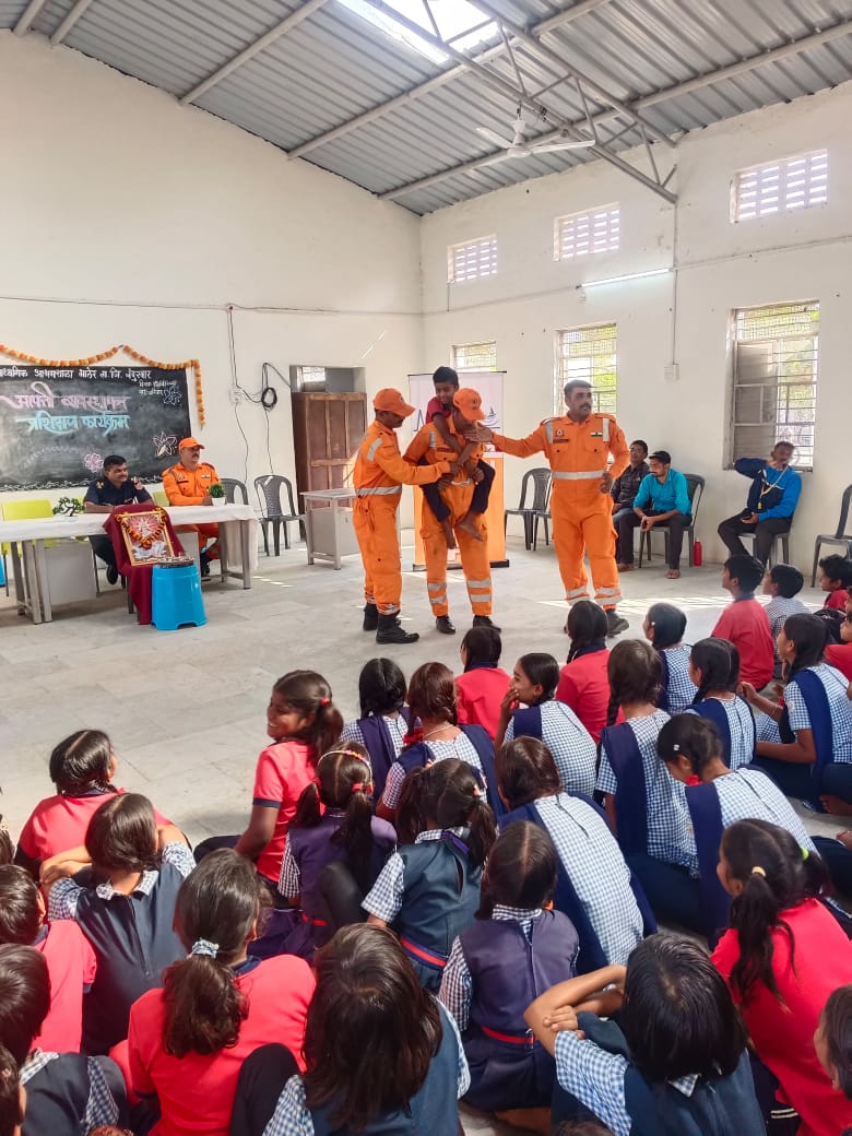 05NDRF's tweet image. Team – 05 Bn NDRF
🟢 Conducted a School Safety Programme (SSP)
📍 Venue: Anudanit Prathmik, Madyamik and Uchh Madhyamik Ashram Shala , Village -kolade, and Shashkiy Madhyamik Ashram Shala, Bhaler, Distt- Nandurbar
🎯 Strengthening safety culture in schools to build safer…