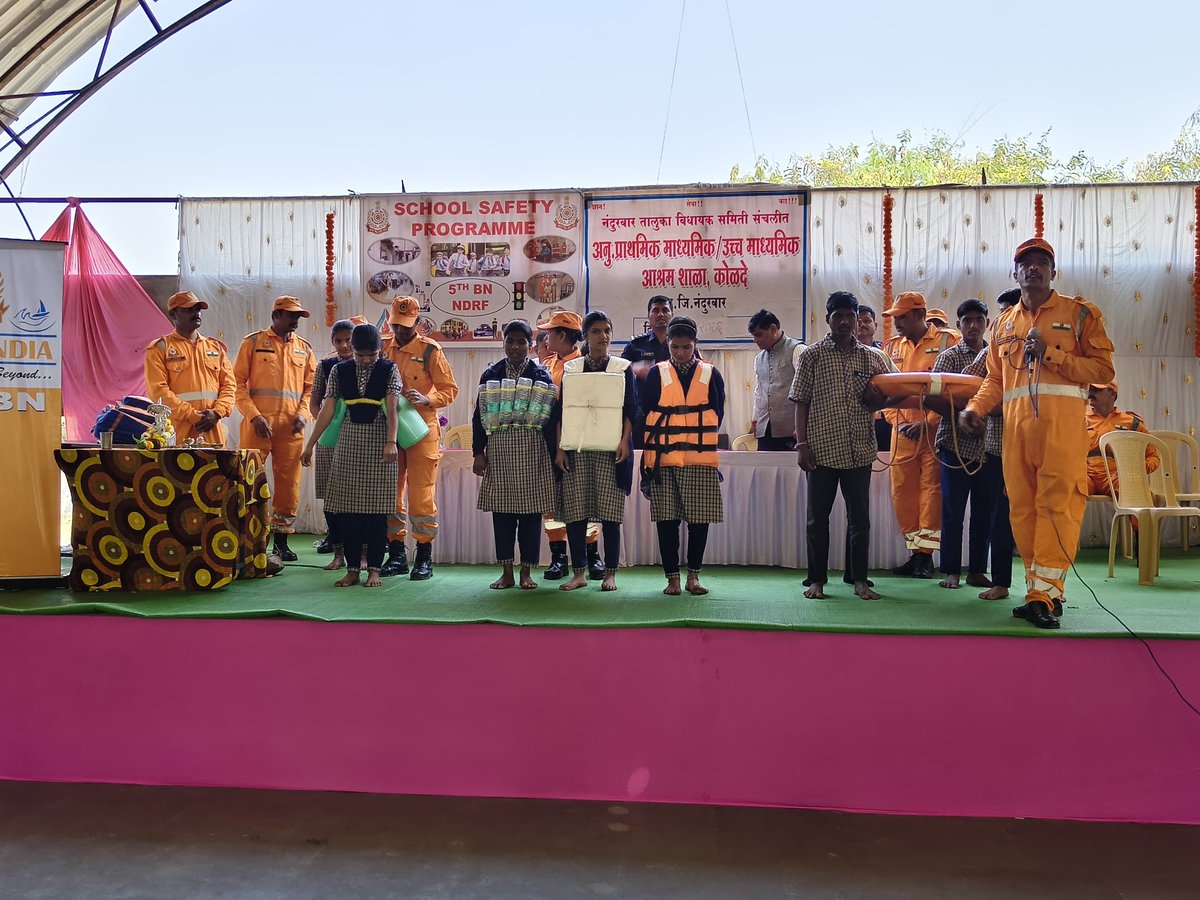 05NDRF's tweet image. Team – 05 Bn NDRF
🟢 Conducted a School Safety Programme (SSP)
📍 Venue: Anudanit Prathmik, Madyamik and Uchh Madhyamik Ashram Shala , Village -kolade, and Shashkiy Madhyamik Ashram Shala, Bhaler, Distt- Nandurbar
🎯 Strengthening safety culture in schools to build safer…