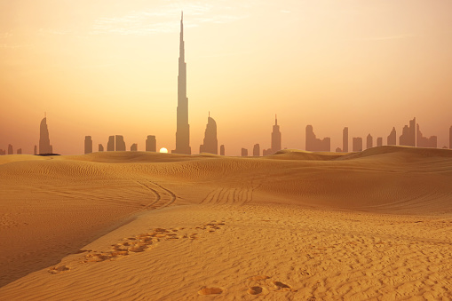 MrKronosPT's tweet photo. Muita gente investe em imobiliário no Dubai.

Mas o Dubai está rodeado de deserto.

Isso não significa que o terreno é praticamente infinito?

Se a oferta pode sempre crescer, o ROI real não será sempre perto de zero?

#Imobiliário #Dubai #Investimentos #Economia #RealEstate https://t.co/tLEn50WtbH