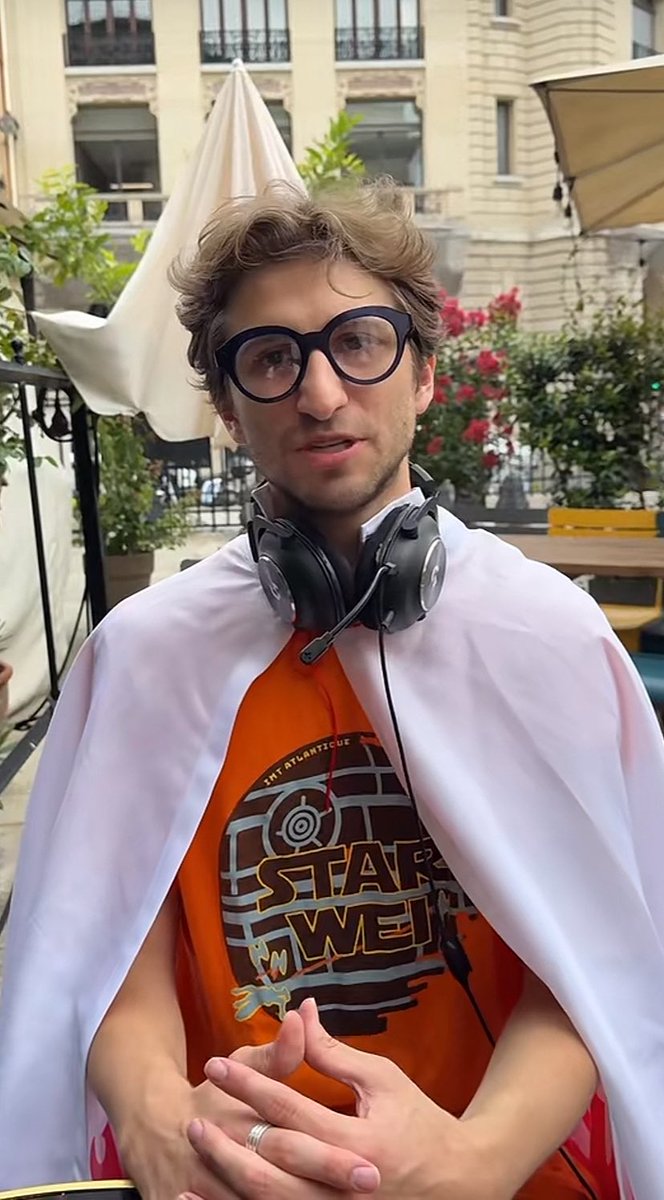 SN0WSKY_'s tweet image. Je suis au bar j’ai mis le match KC sur le tel