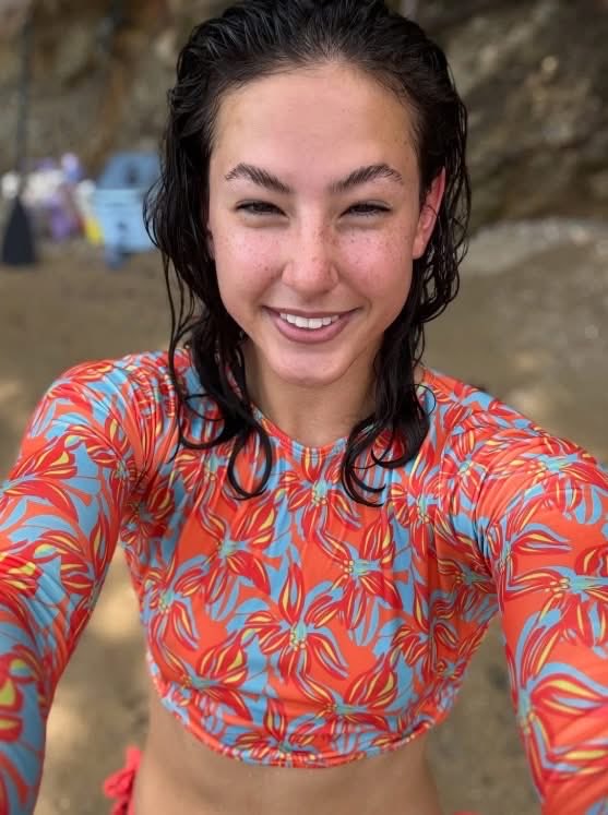 happ93266's tweet photo. Feeling absolutely radiant and ready for all the beach adventures! ☀️🌊💖

#BeachLife #SummerVibes #SelfLove #BodyPositive #SwimwearFashion #RashGuard #NatureLover #HappyPlace #ConfidentiallyMe #FrecklesAndSunshine https://t.co/3uK5d4EJW6