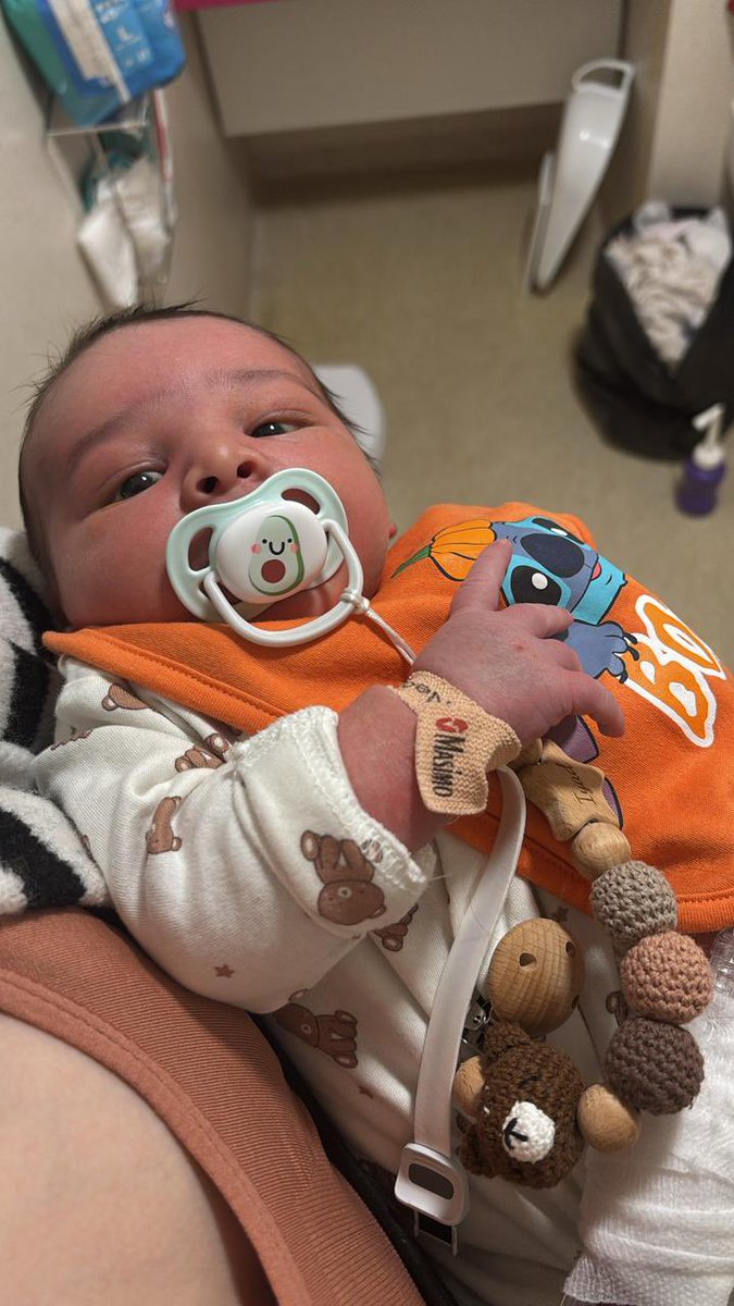 Je m’appelle #Iyad J’ai 10 jours dont 6 jours sans voir ma maman et mon papa <a href="/justice_gouv/">Ministère de la Justice</a> <a href="/Sante_Gouv/">Ministère de la Santé</a> <a href="/GDarmanin/">Gérald DARMANIN</a> 
Je suis le #BebedeMontreuil #justicepouriyad