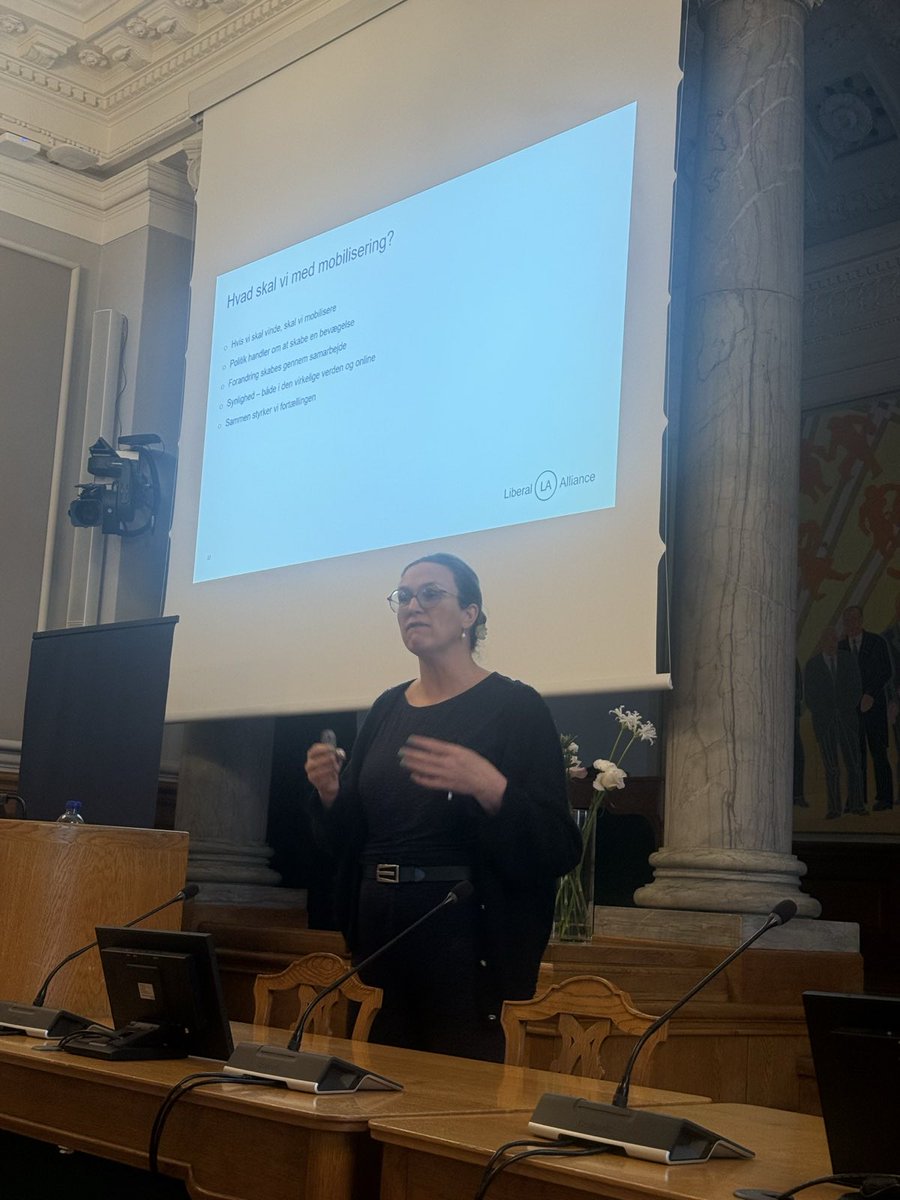 Vi kan godt! Fantastisk uddannelsesdag som optakt til det kommende folketingskandidat.
Jeg er jo nærmest veteran, med fem år på bagen i partiet - og hvilken rejse.
Vores kandidater, vores sekratariat og vores politik er stærkere end nogensinde før.
Tak til <a href="/AlexVanopslagh/">Alex Vanopslagh</a>,