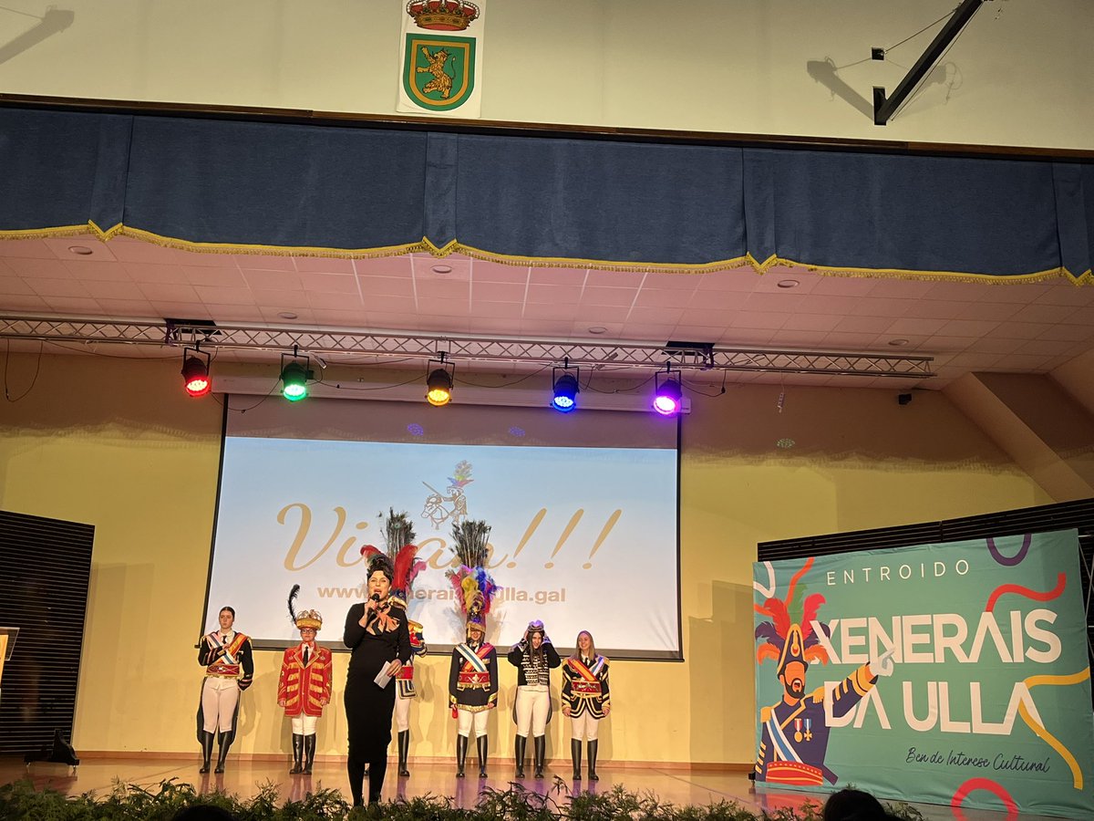 CasadeCacheiro's tweet photo. Hoy En el Auditorio Manuel Dopazo, de Babdeira. Silleda, se presentó oficialmente el Entroido de los #xeneraisdaulla2026.
Un precioso acto presentado por @cristinacollazogomez  que lo convirtió en una presentación llena de Alegría,color y tradición. https://t.co/lgN4RSdp1u