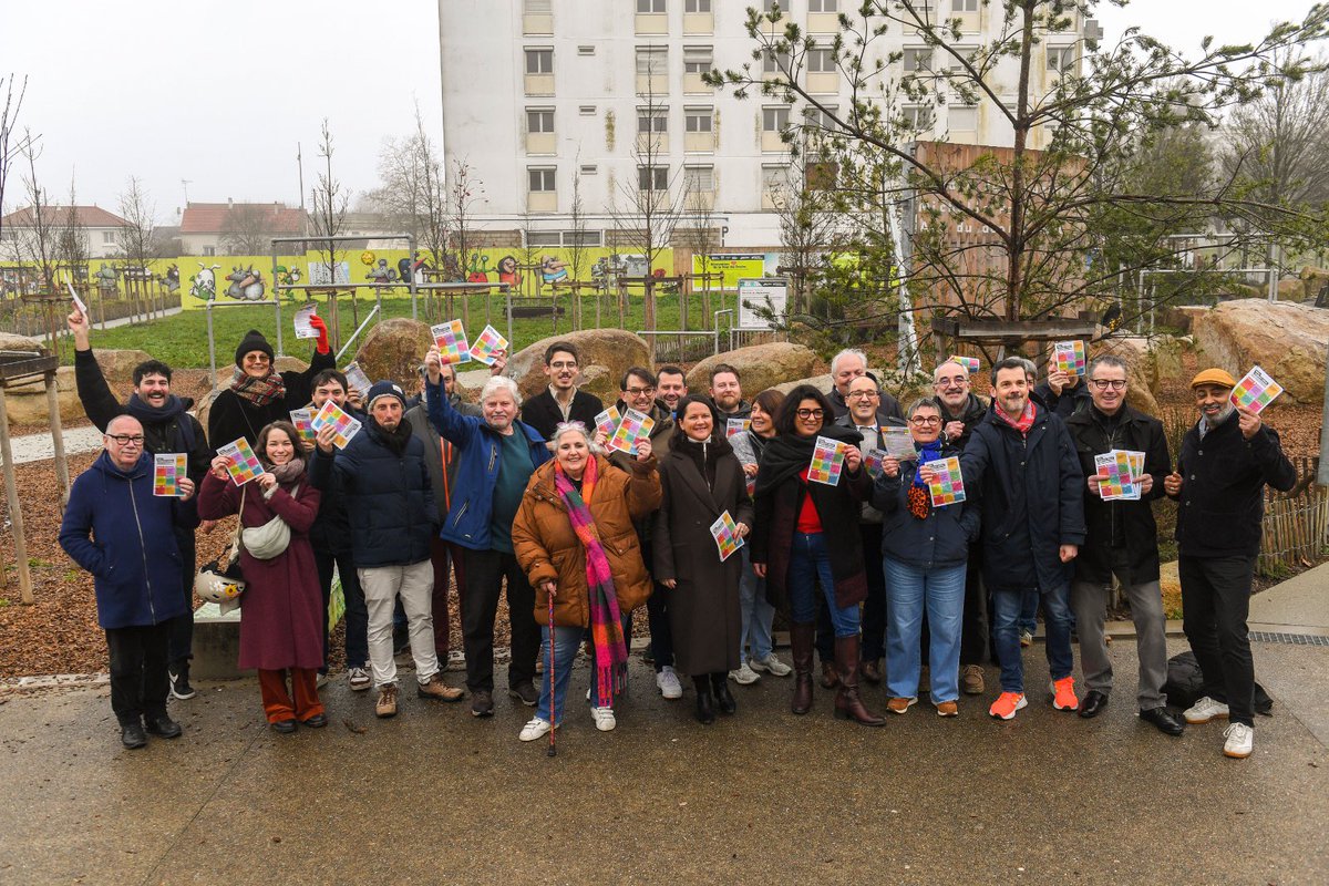 GaucheUnieNtes's tweet photo. Ce matin, près de 200 Nantaises et Nantais rassemblés dans les quartiers populaires pour présenter nos engagements : santé, logement, alimentation, sécurité, jeunesse, culture. #PourNousCestNantes
#LaGaucheUniePourNantes https://t.co/V815OEvH9X