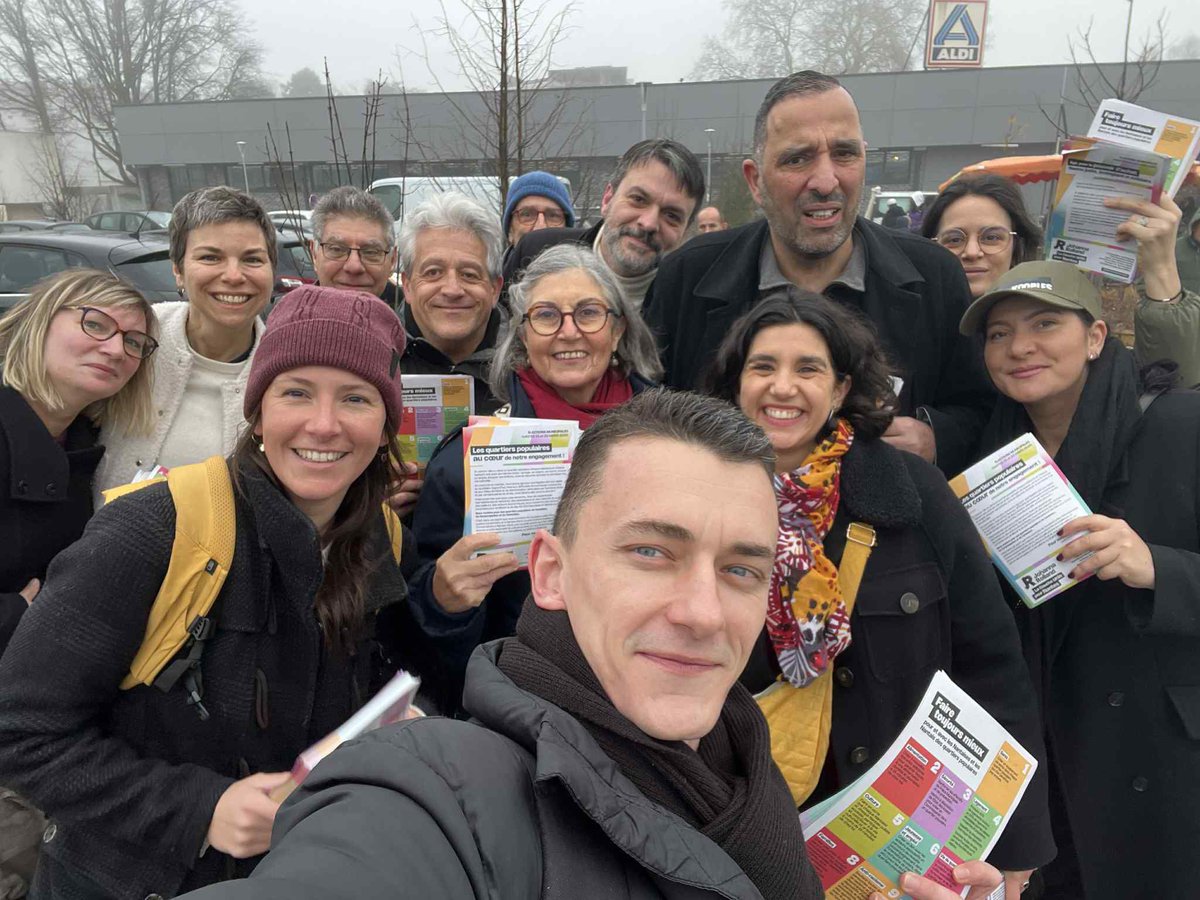 Ce matin, près de 200 Nantaises et Nantais rassemblés dans les quartiers populaires pour présenter nos engagements : santé, logement, alimentation, sécurité, jeunesse, culture. #PourNousCestNantes
#LaGaucheUniePourNantes