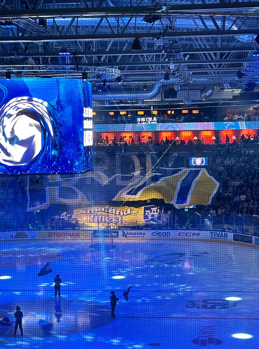 ellen_dyeson's tweet photo. Växjö away, framåt hv!! #hv71 🤍💛💙 https://t.co/bv7BY5Gjqp