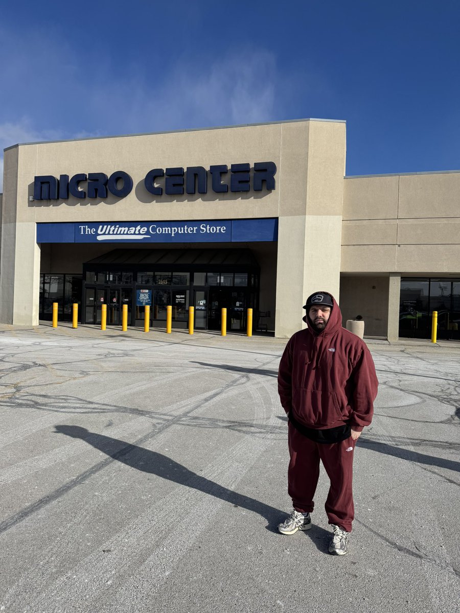 tBushGaming's tweet image. Massive day, vlog out next week