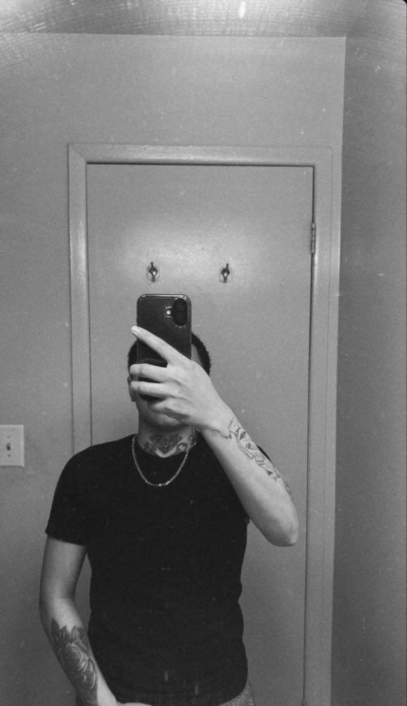 hmutofuck's tweet photo. are you mobile i’m ready🫣
need a new homeboi fr🫠🍒

#dlstud https://t.co/HnGdMmNzGN