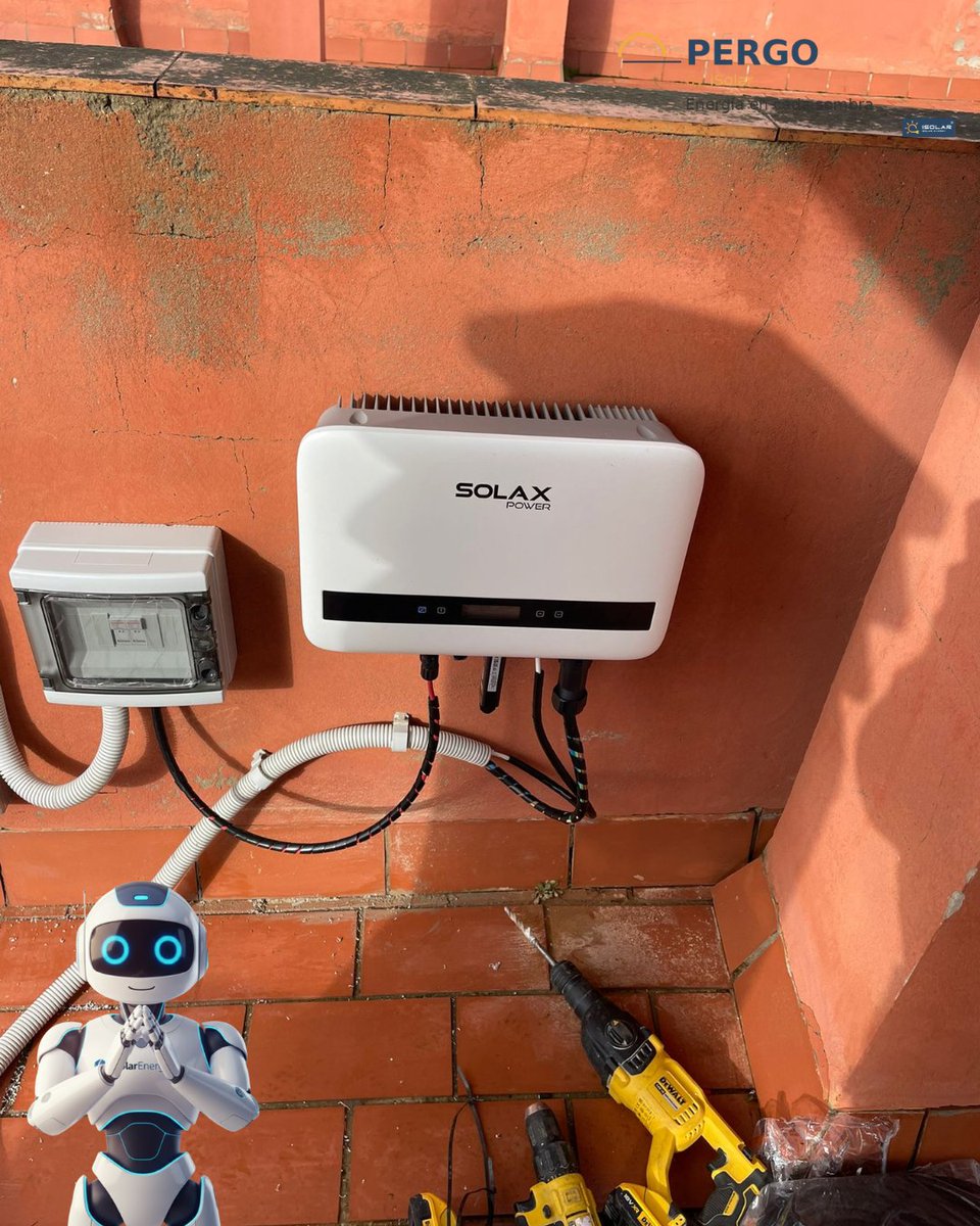 Estamos en Sanlúcar la Mayor.

Otra vivienda que se pasa al bando del ahorro con estilo. Hemos montado una de nuestras Pérgolas Solares a medida:
8 Paneles de 600W (4.8kWp). 
Estructura de diseño (Sombra útil).
Inversor SolaX 5kW.

 +Info: isolarenergia.es/la-sombra-rent…

#iSolar