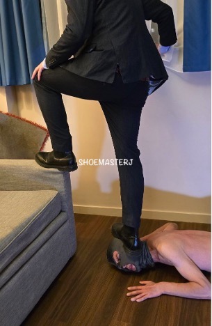 ShoeMasterJ1's tweet photo. How does it feel down there loser? Under the soles of a superior suited man. https://t.co/imeEv1Qp0Z
