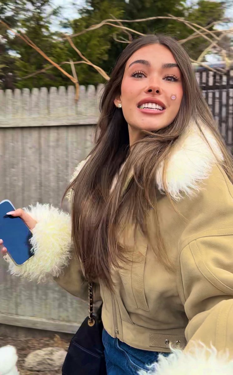 Kairixoxoo's tweet image. PERFECT PRINCESS MADISON BEER 🪽