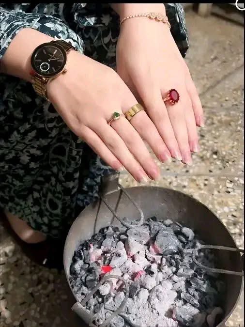 لگتا ہے سردی صرف ٹوپی لینے سے ہی جائے گی🔥