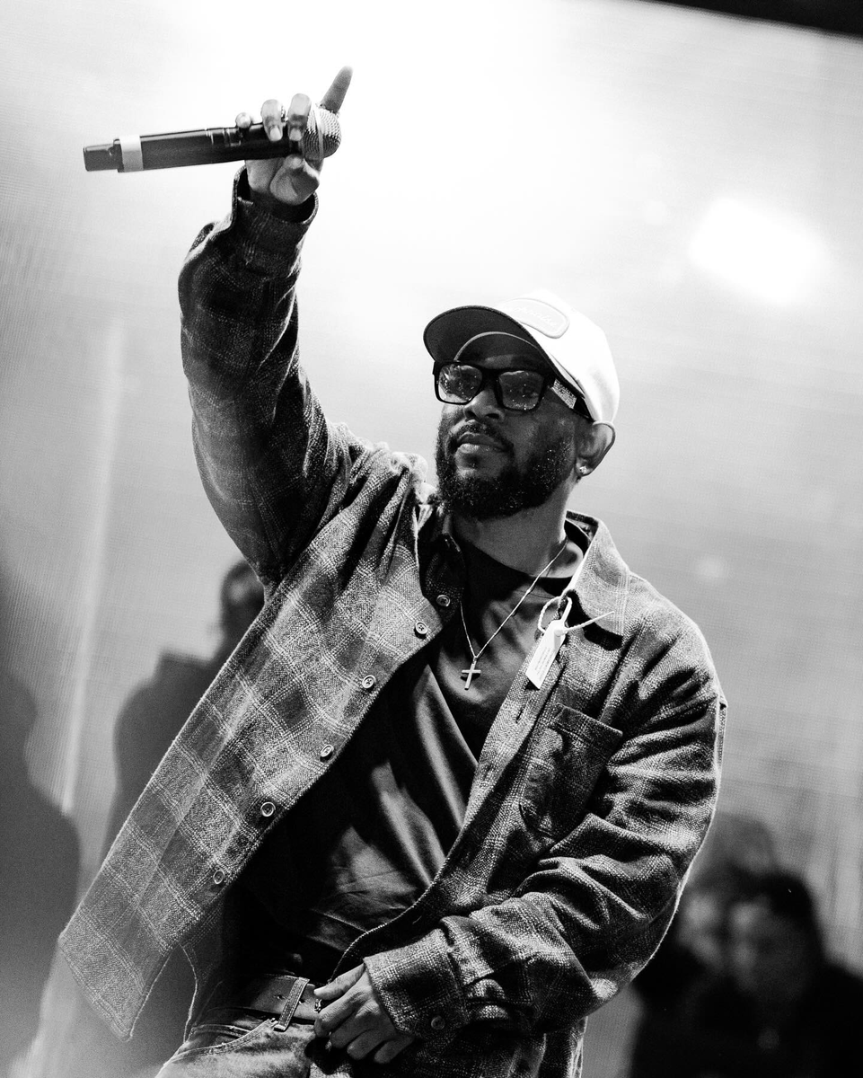 kdotsmedia's tweet image. kendrick lamar photographed at the tde christmas concert and toy drive, 2025
📸: clixbymo on instagram