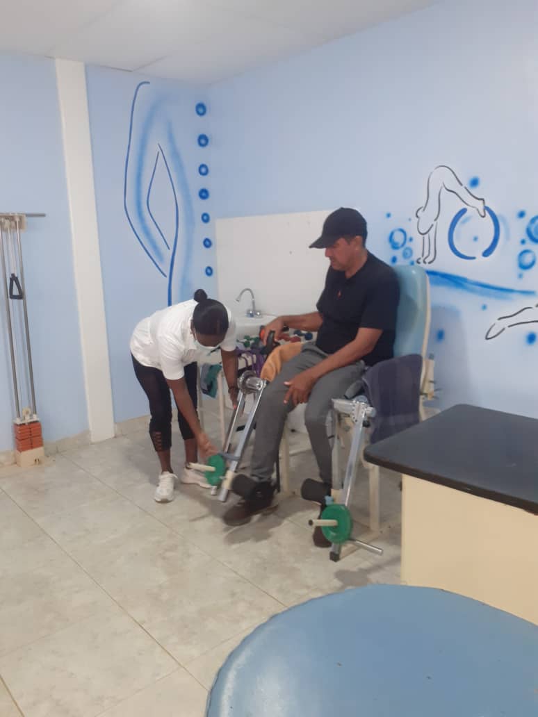 La labor diaria de la Brigada Médica Cubana en el CDI Padre Chacín,es sinónimo de excelencia. Su enfoque clínico objetivo permite una recuperación efectiva de los pacientes, impactando positivamente en la salud pública y el bienestar del municipio Leonardo Infante.
#CubaPorLaVida