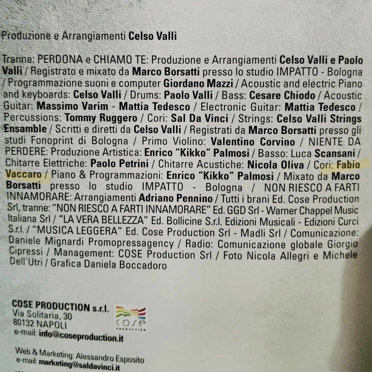 Finalmente ho ricevuto l'album fisico di Sal da Vinci "Se amore è", che contiene il brano NIENTE DA PERDERE, di cui sono co-autore e corista. L'emozione di leggere il proprio nome tra i crediti di un libretto è sempre la cosa migliore!
(Se amore è - Sal da Vinci - 2014)