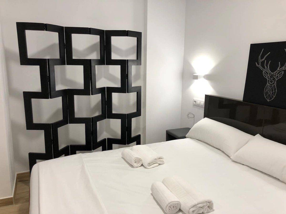 serviciosonly's tweet image. Necesitas sitio para grabar en Madrid, Barcelona, Valencia, Sevilla o Málaga? 📹

Vente a uno de nuestros apartamentos con una tarifa super barata 🤑

Podrás conocer a otros creadores y colaborar si te apetece🔥

Síguenos, Haz RT 🔄 y ♥️ al tweet y te contamos por dm ✉️