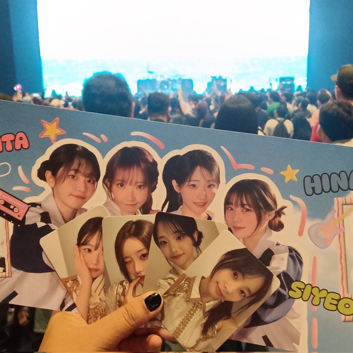 Parkkwakn143's tweet photo. First time ever buat keje ni,
Saje datang niat nak tinjauยฒ je sambil bagi freebies but end up last minit tup-tup kat dalam dah,
Next time nak buat lagi lah,
Serius tak menyesal,
Wlpn ramai fanboy,
Have fun giler ๐๐ฝ๐ญ
#QWER #QWERinKL #QWERinMY #ROCKATIONinKL #ROCKATIONinMY https://t.co/WQcCyUpJ42