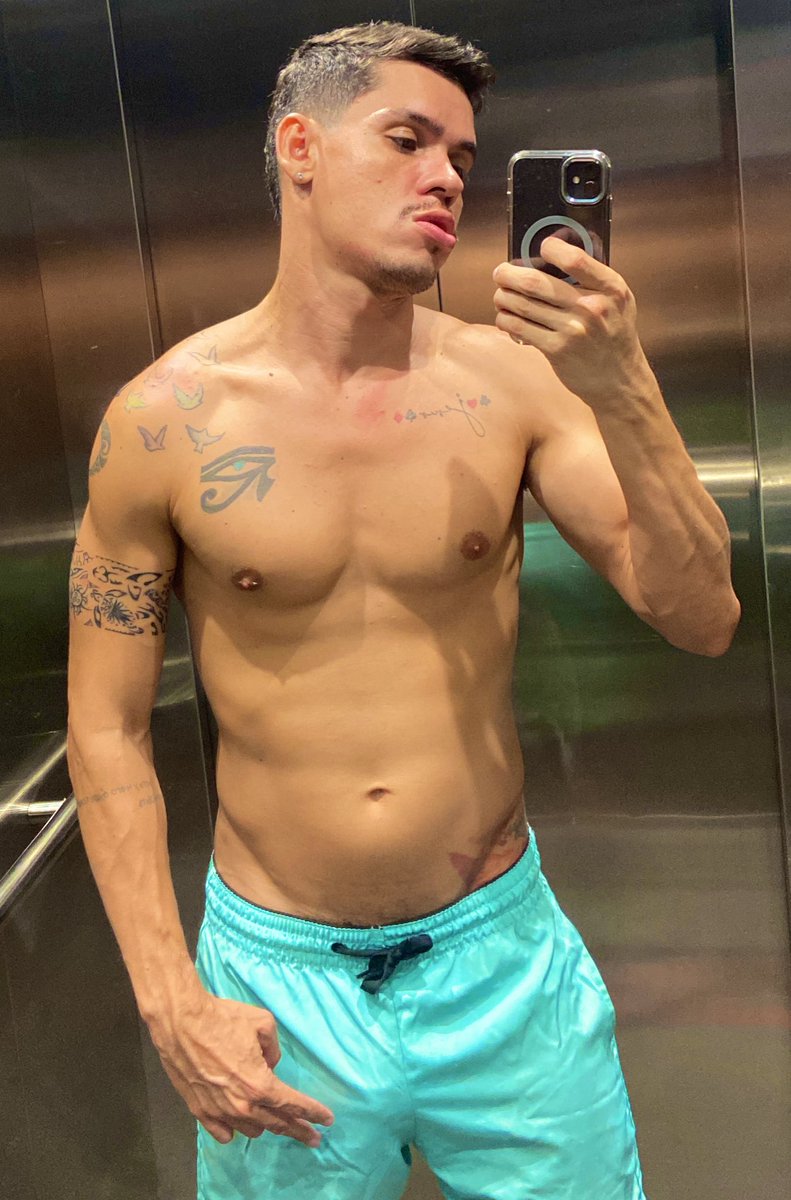 nicolascairofc's tweet image. Voltei a malhar com tudo🔥💪🏼