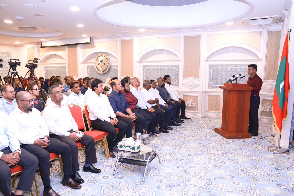 މި  ރަަސްމިއްޔާތުގައި އަތޮޅު ހޮސްޕިޓަލް އަދި ޞިއްޙީ މަރުކަޒުތަކުގެ މަންދޫބުންނާ އެންބިއުލަންސް ގެ ތަޅުދަނޑި ހަވާލުކޮށްދެއްވީ މިނިސްޓަރ އޮފް ހެލްތު <a href="/ANazim2019/">Abdulla Nazim</a> އެވެ.

<a href="/Portmv/">Maldives Ports Limited</a>