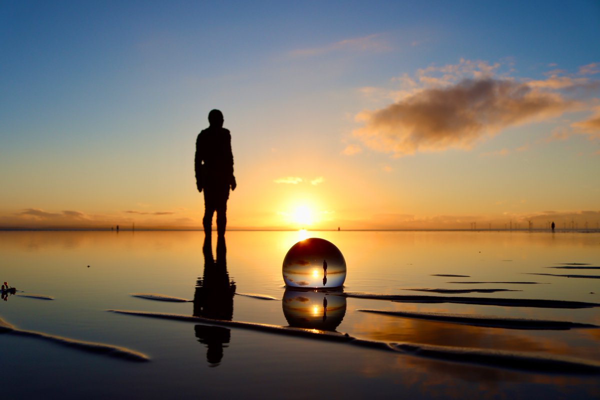 snapandgo222's tweet photo. Chilly late afternoon at #Crosby and over in a flash but worth the trip, #sunsets #silhouettes #reflections #glassball #weather @StormHour https://t.co/NEDexY2QKC