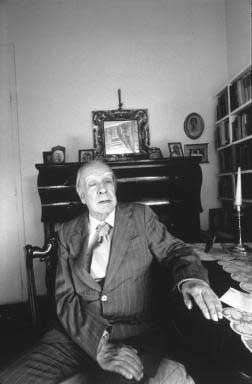 BorgesJorgeL's tweet image. Sin proponérmelo al principio, he consagrado mi ya larga vida a las letras, a la cátedra, al ocio, a las tranquilas aventuras del diálogo, a la filología, que ignoro, al misterioso hábito de Buenos Aires y a las perplejidades que no sin alguna soberbia se llaman metafísica.…