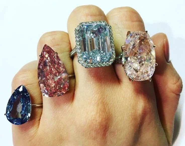 ş🪬 (@offdutyangei) on Twitter photo 