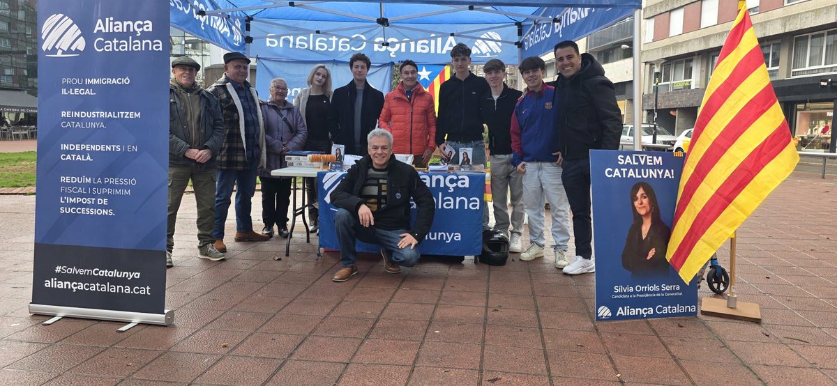 GironesAC's tweet image. 💙Girona! 

Parlant amb la gent, escoltant propostes i defensant Girona. 
Gràcies a tothom que s’ha aturat a la parada d’Aliança Catalana.

 #SalvemElGironès #Girona #AliançaCatalana