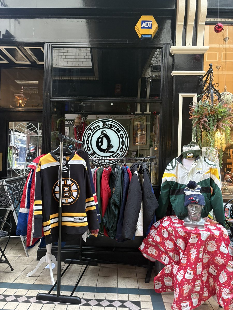 🚨ANNOUNCEMENT KLAXON🚨 

we're absolutely thrilled to announce that from the end of January, you'll be able to find some of our finest garments at Retro Central in Newport Arcade 🤩