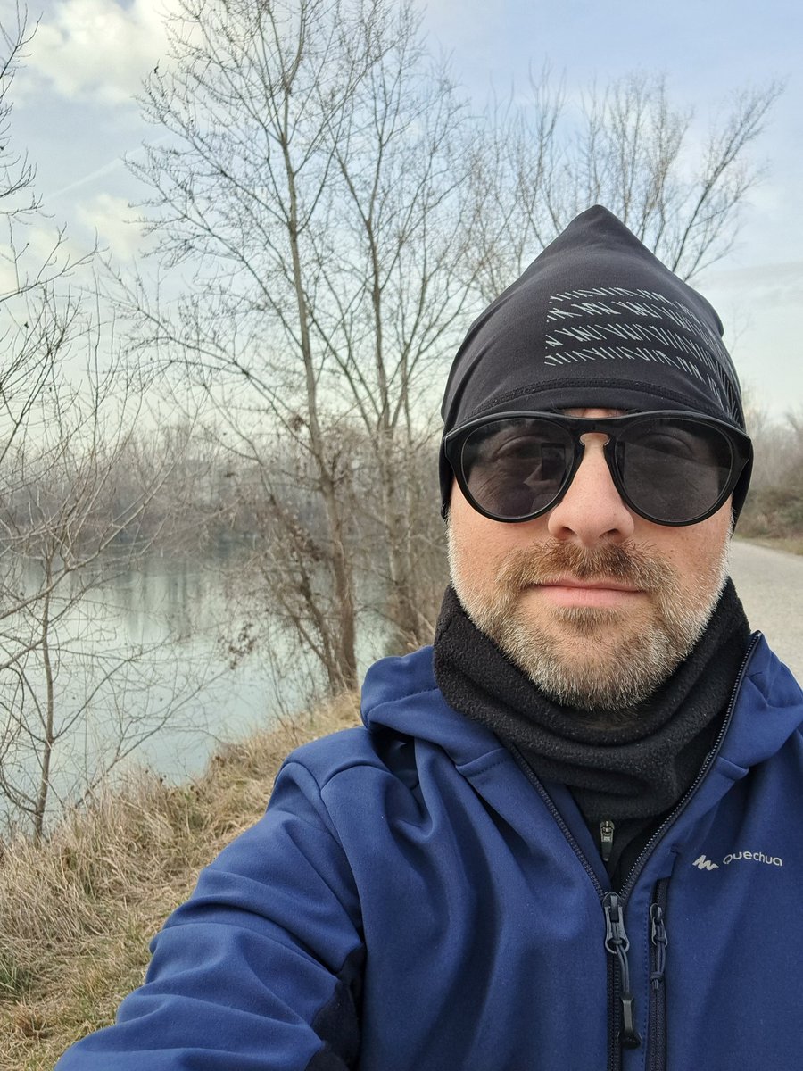 il_jo85's tweet image. Mattinata di pulizie a casa, pomeriggio a pedalare, 40 km in totale fatti, un po alla volta arriverò a fare un buon chilometraggio. (N.B. uso una mountain bike classica niente di elettrico) 
 🚲🐐 #cicloviadelbrenta #altapadovana #veneto #cittadella  #piazzolasulbrenta