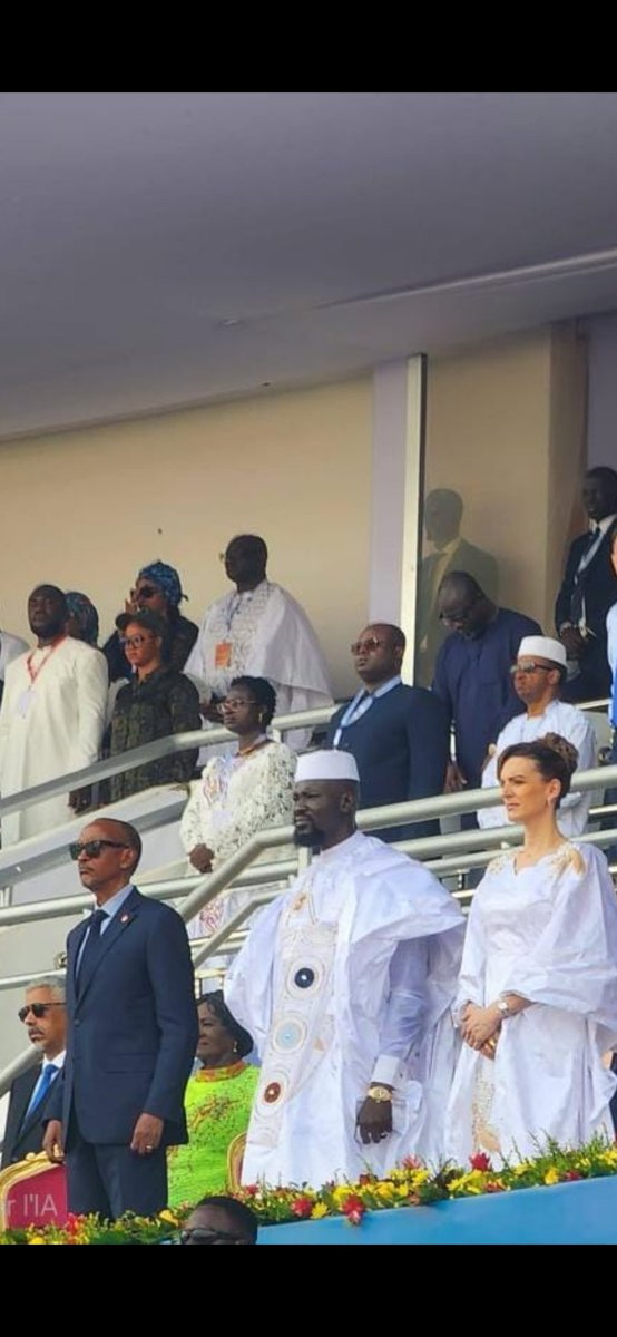 Nouveau Président élu par le peuple : M. Mamadi Doumbouya.

Que Dieu l’aide à conduire la Nation sur le chemin de la paix, de l’unité et de la prospérité.

Nous avons le devoir de l’y aider, afin que s’accomplisse pleinement notre destin commun.

Que Dieu bénisse la Guinée.