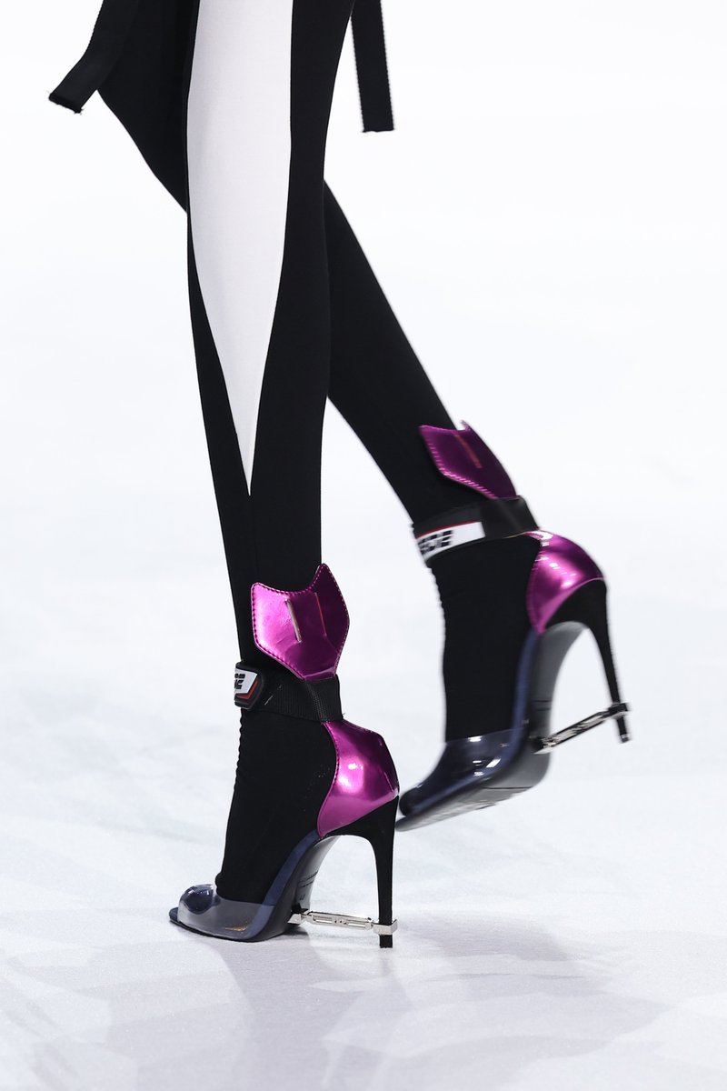 ComplexStyle's tweet image. The footwear for Dsquared2 Menswear Fall/Winter 26 is next level

The return of the Dsquared skate - Moss heels!??