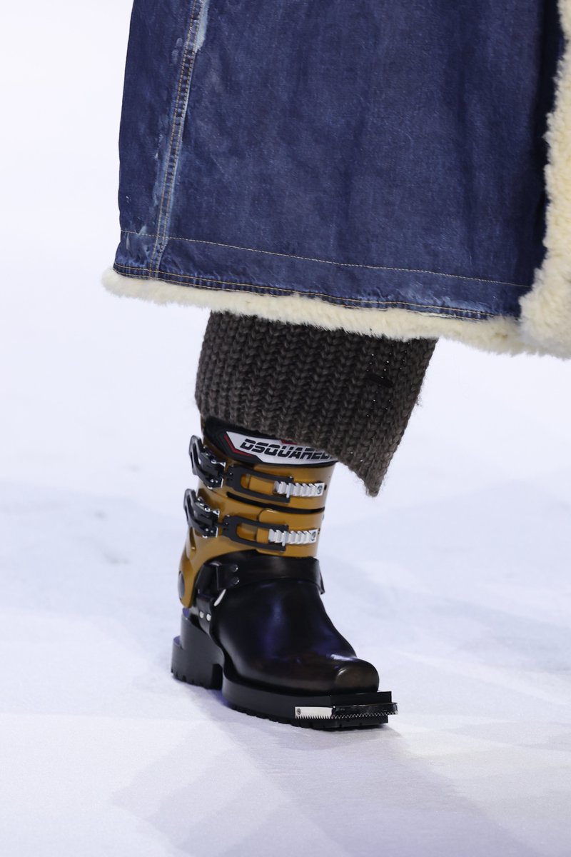 ComplexStyle's tweet image. The footwear for Dsquared2 Menswear Fall/Winter 26 is next level

The return of the Dsquared skate - Moss heels!??