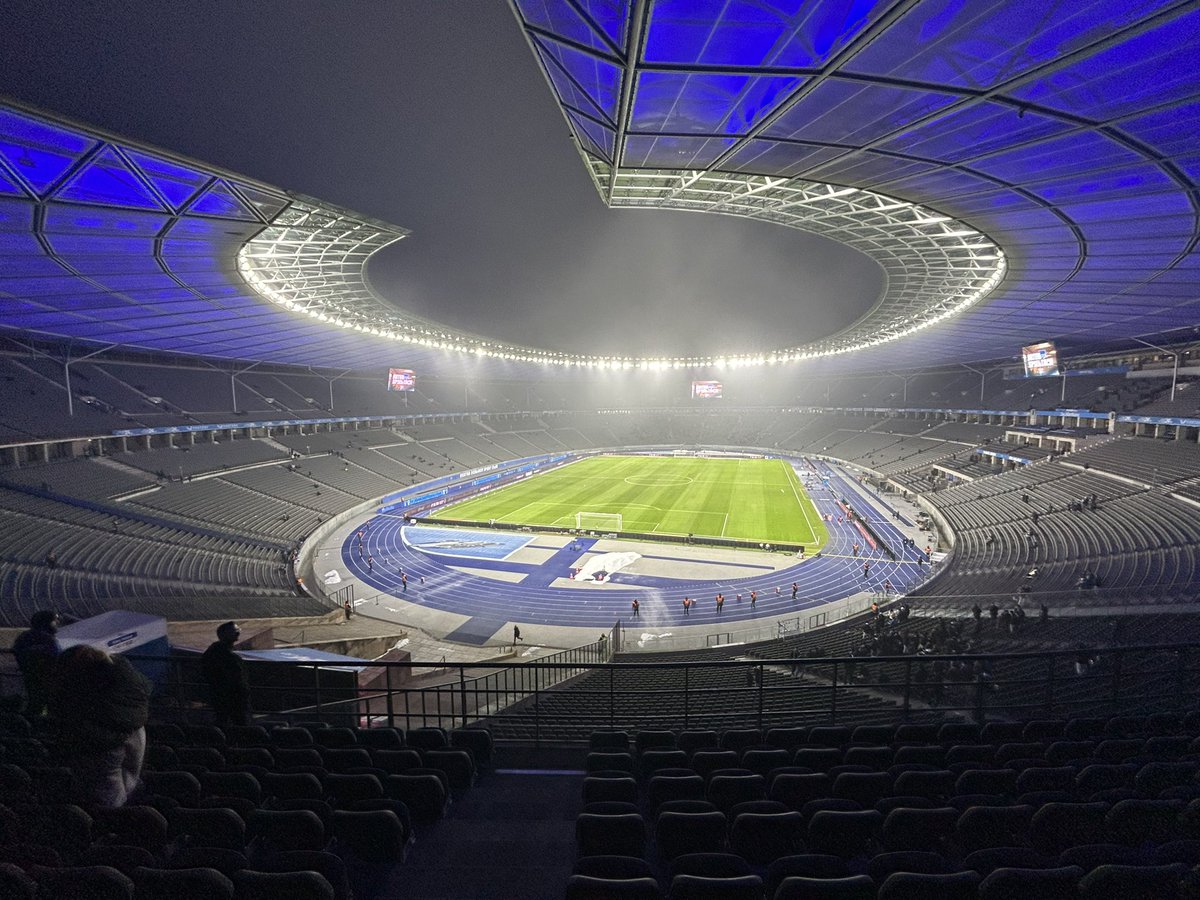 Anwesend. Mission Auswärtssieg kann losgehen! 
Ausm geht’s, <a href="/s04/">FC Schalke 04</a> 💙🤍

#S04 #BSCS04