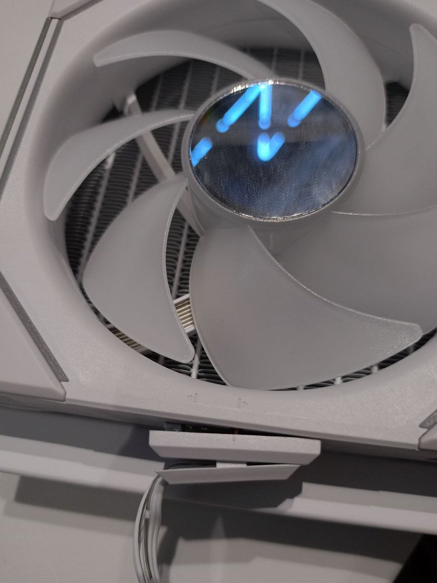 AURA PC 💻 tweet media