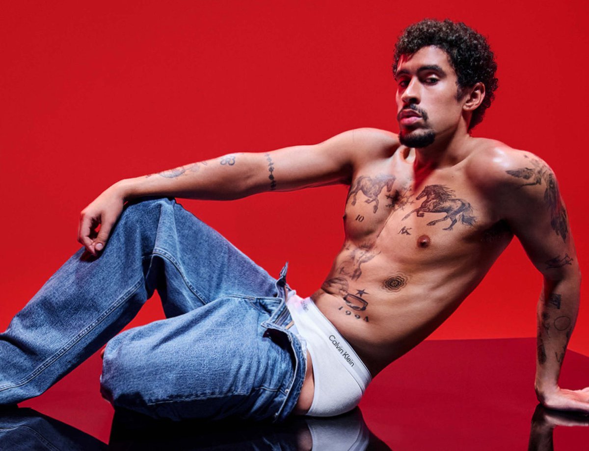 ReggetonCrave's tweet image. Bad Bunny becomes the only Latin artist to surpass 1 BILLION streams on Spotify so far in 2026.