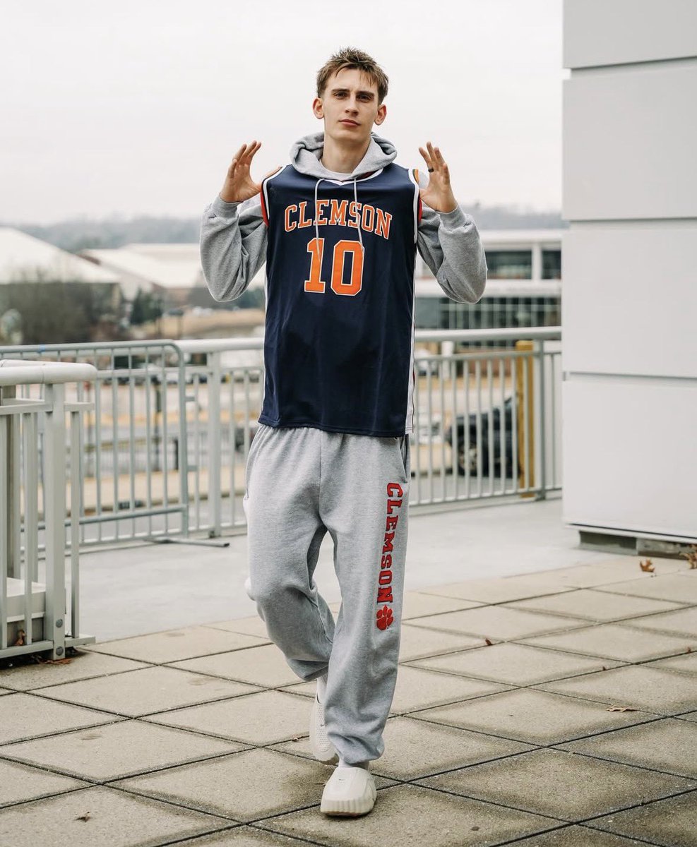 Spam Perry tweet media