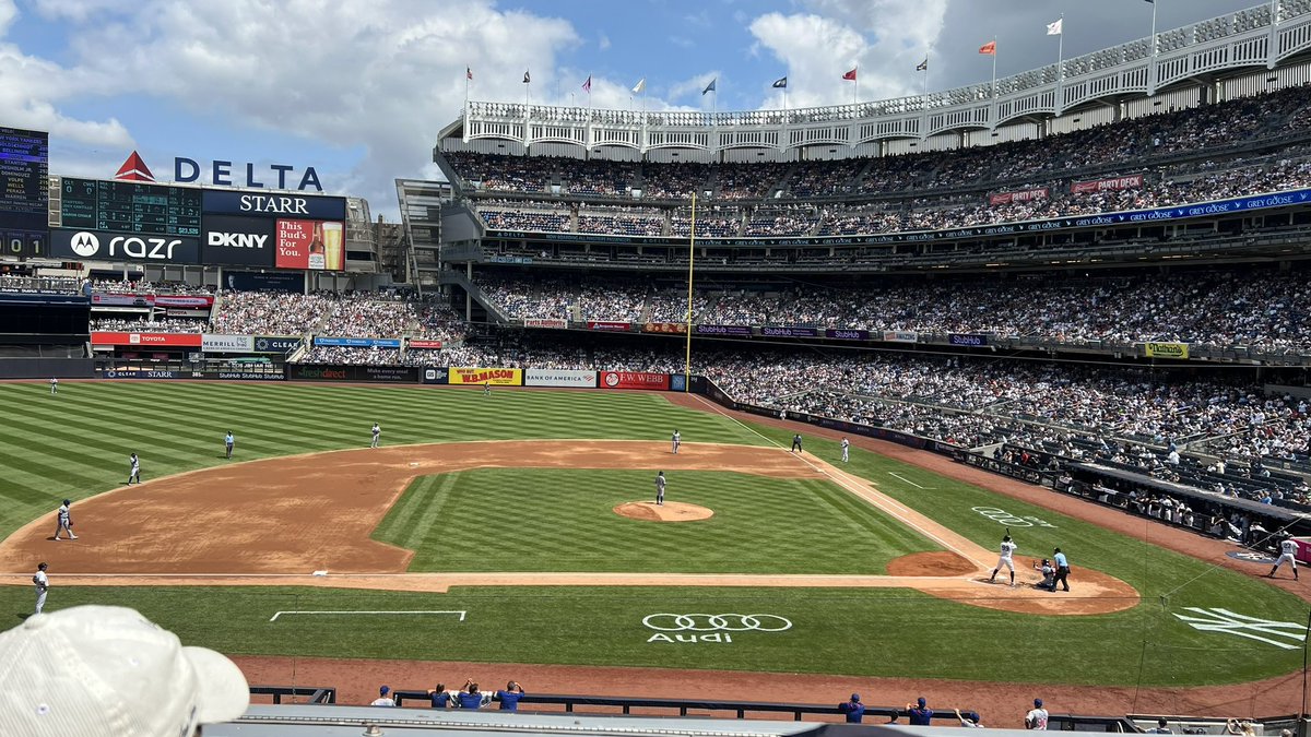 BronxBombrs's tweet image. This and losing by 1 run while leaving 15 men on base 💙