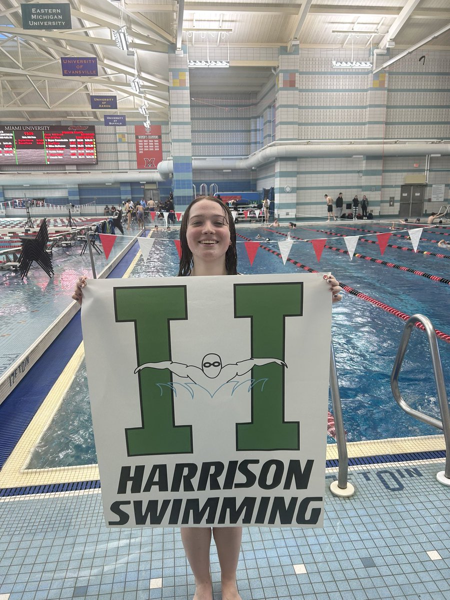 Sophia Stinson broke her old team record in the 500 free with a time of 5:40.98
A five second drop!@WildcatsOfHHS <a href="/WHHHSAquaCats/">HarrisonSwimming</a>