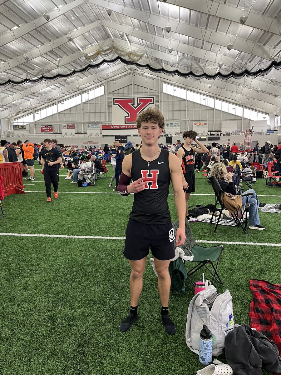 HSD_TrackField's tweet image. Shout out to Hornet Senior, Sebastian Bromley, on his 3rd place finish in the 60m at YSU 2 today!  Sebastian was injured last indoor so today was his first 60 in two years, and he finished just .03 from our school record!  🔥 🔥 Great work, Sebastian! @HSD_Athletics @PennTrackXC