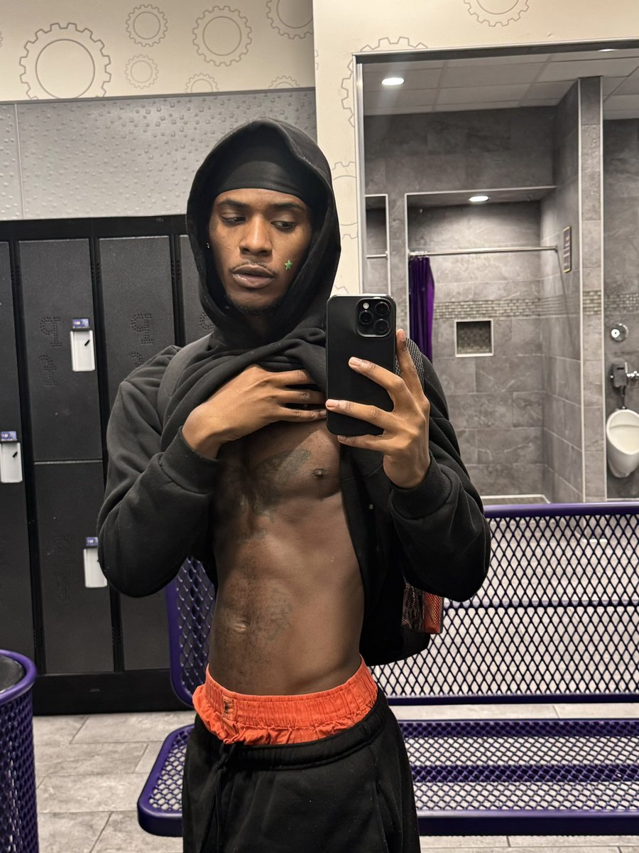 Kimundreee's tweet image. I wanna twerk onna flooo #loading