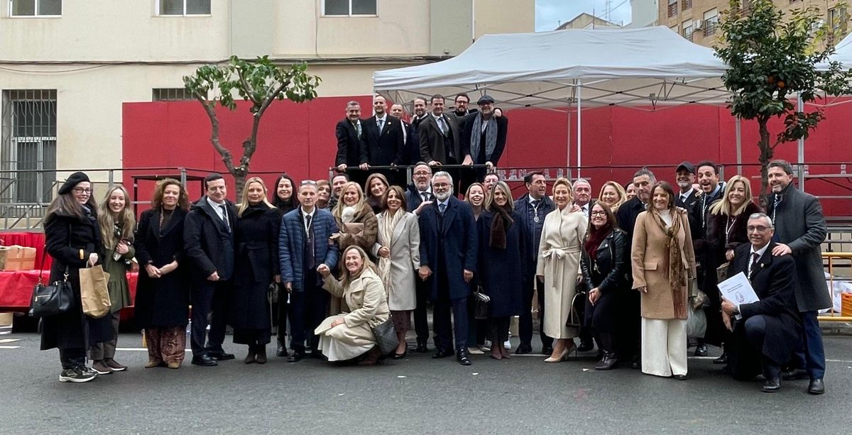 MncGCS's tweet image. Hoy, celebramos el desfile y bendición de animales en un día muy especial para los ⁦@AntonianosVal⁩. Han sido nombrados Real Hermandad por S.M. Felipe VI. Sin duda un orgullo para todos nosotros, para las fiestas de Valencia y para nuestra ciudad.
¡Enhorabuena!