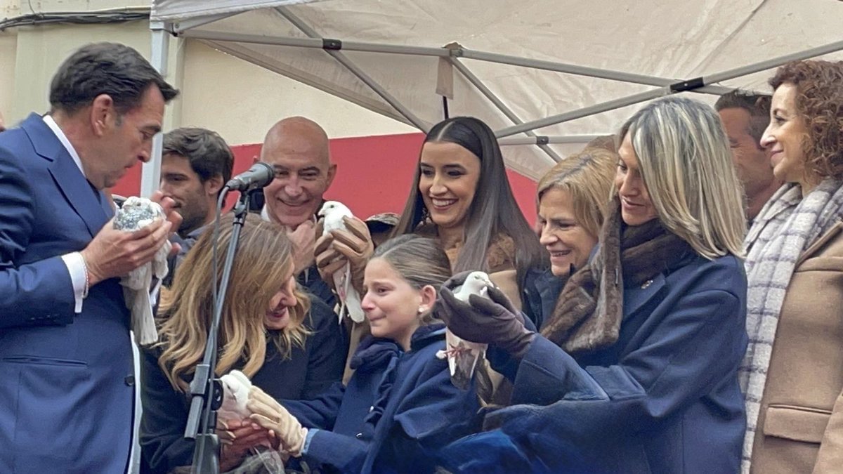 MncGCS's tweet image. Hoy, celebramos el desfile y bendición de animales en un día muy especial para los ⁦@AntonianosVal⁩. Han sido nombrados Real Hermandad por S.M. Felipe VI. Sin duda un orgullo para todos nosotros, para las fiestas de Valencia y para nuestra ciudad.
¡Enhorabuena!