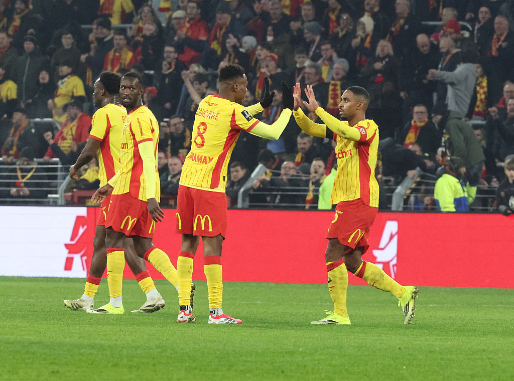 10 – Lens a remporté 10 matches de suite pour la première fois de son histoire. Charbon.

PS : sur les 10 « victoires » de 1960 évoquées dans d’autres médias, il y a un match gagné sur le nombre de corners joués, ce qui est considéré comme un nul selon la loi 10.2 du football.