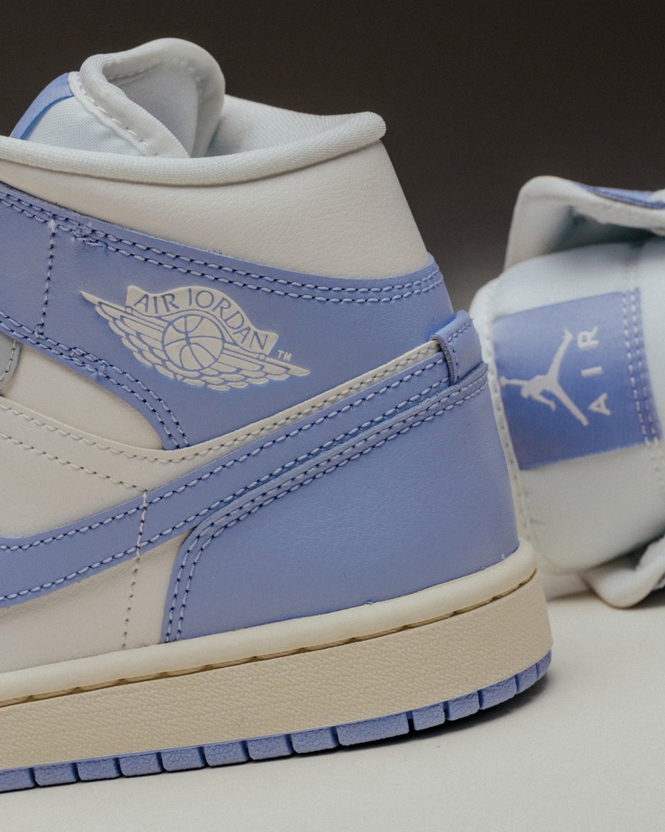 shopnicekicks's tweet photo. AIR JORDAN 1 MID https://t.co/Gzxewn966n https://t.co/OIyLrcZDFz